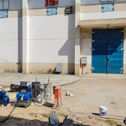 聚氨酯噴涂機(jī)進(jìn)行倉(cāng)庫(kù)保溫